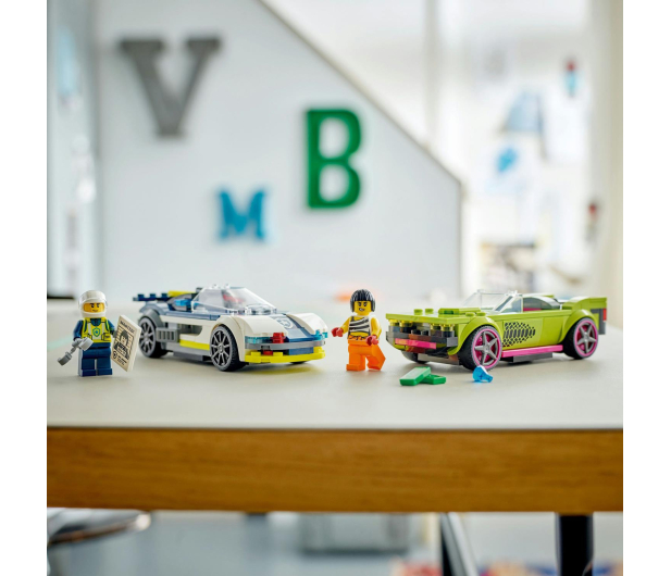 LEGO City 60415 Pościg radiowozu za muscle carem - 1202617 - zdjęcie 12
